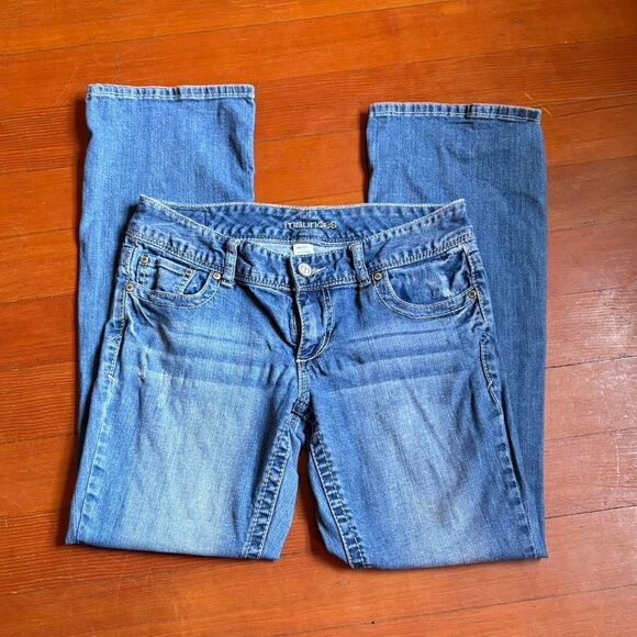 Maurice’s - vintage y2k low rise, flare medium wash blue jeans 30"waist - Picture 2 of 6